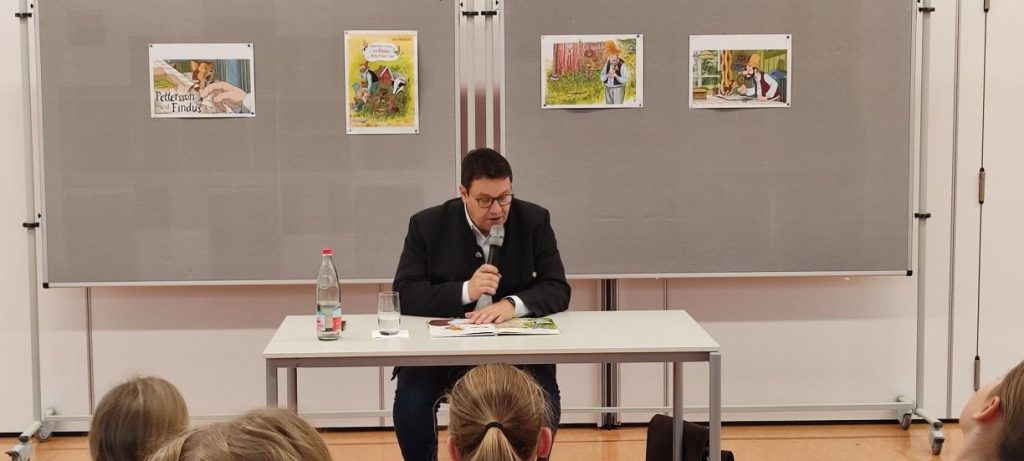 Bundesweiter Vorlesetag:                            Bürgermeister Thomas Falter liest vor